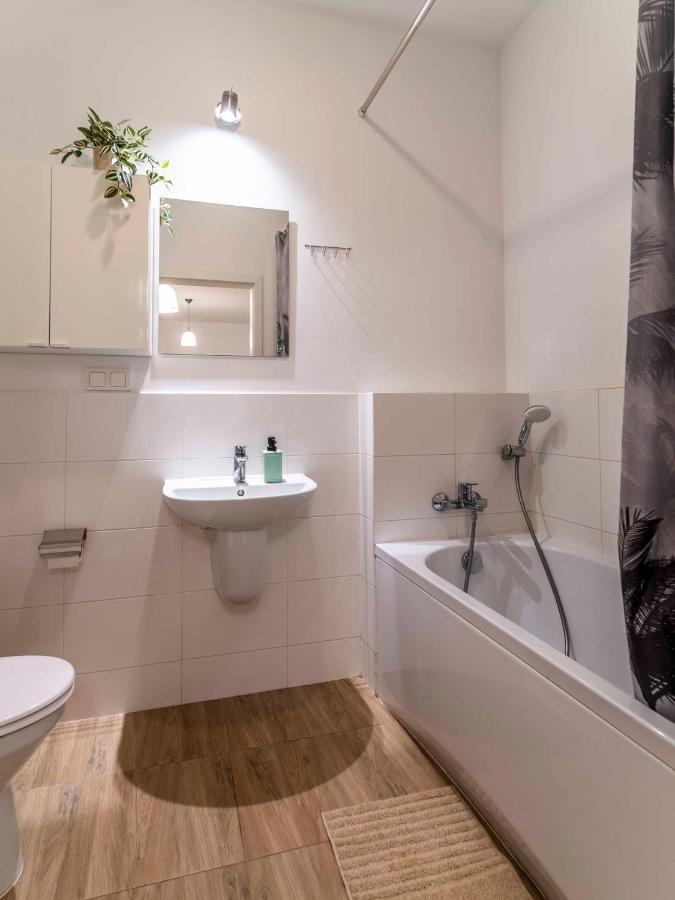 First - Green Zoliborz Apartment 6 Варшава Экстерьер фото
