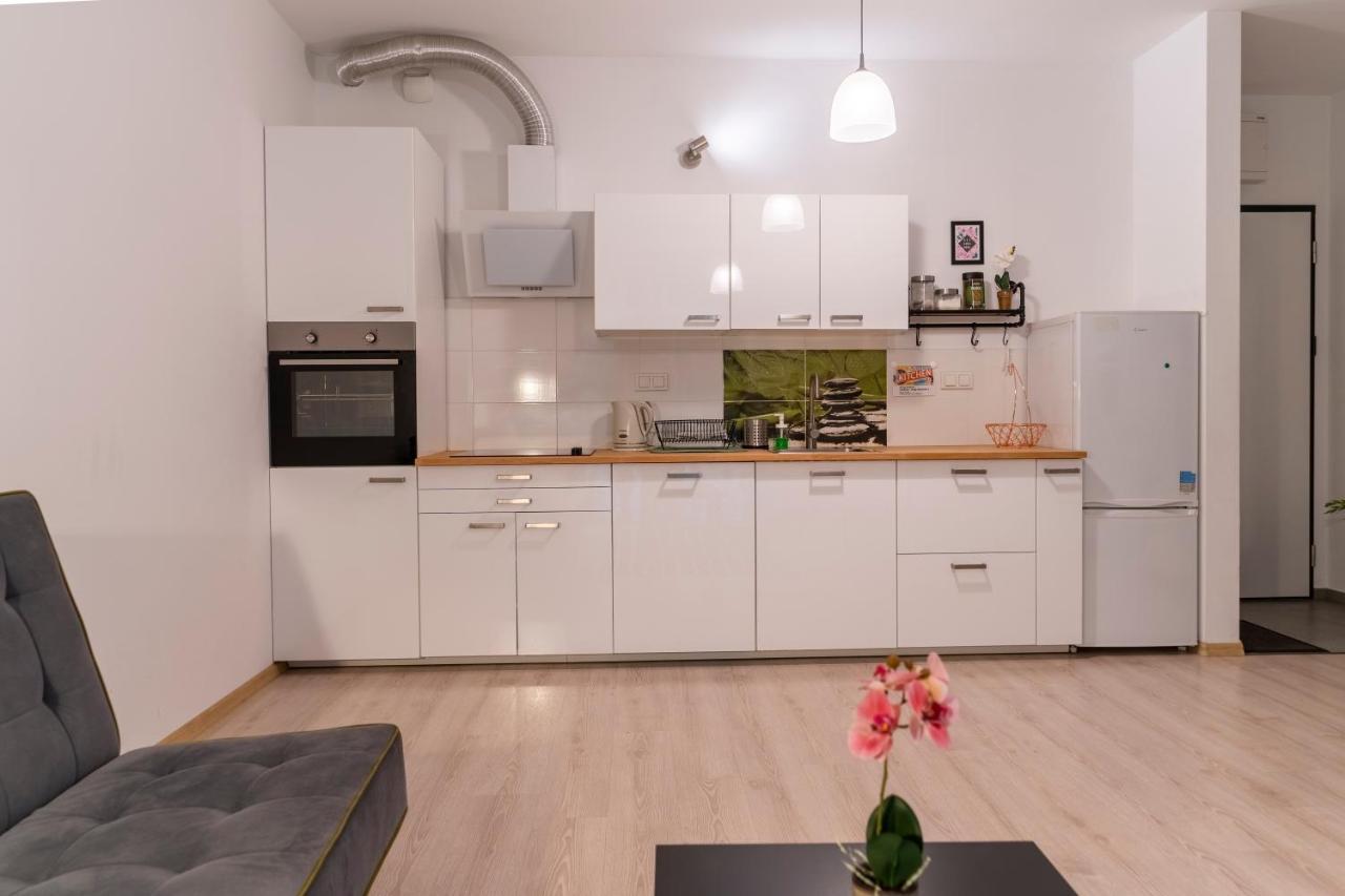 First - Green Zoliborz Apartment 6 Варшава Экстерьер фото